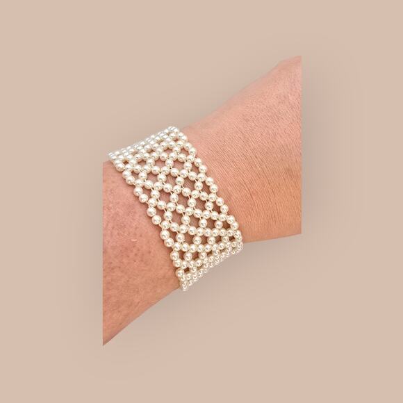 Vintage Faux Pearl Stretch Cuff Bracelet – Classic Lattice Design - Picture 10 of 10